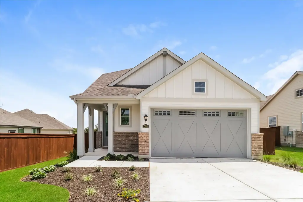 1744 Mexican Heather Drive, Leander