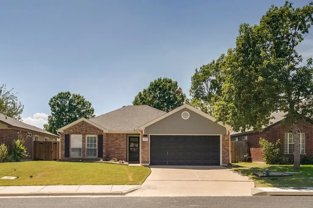 226 Claris Lane, Georgetown