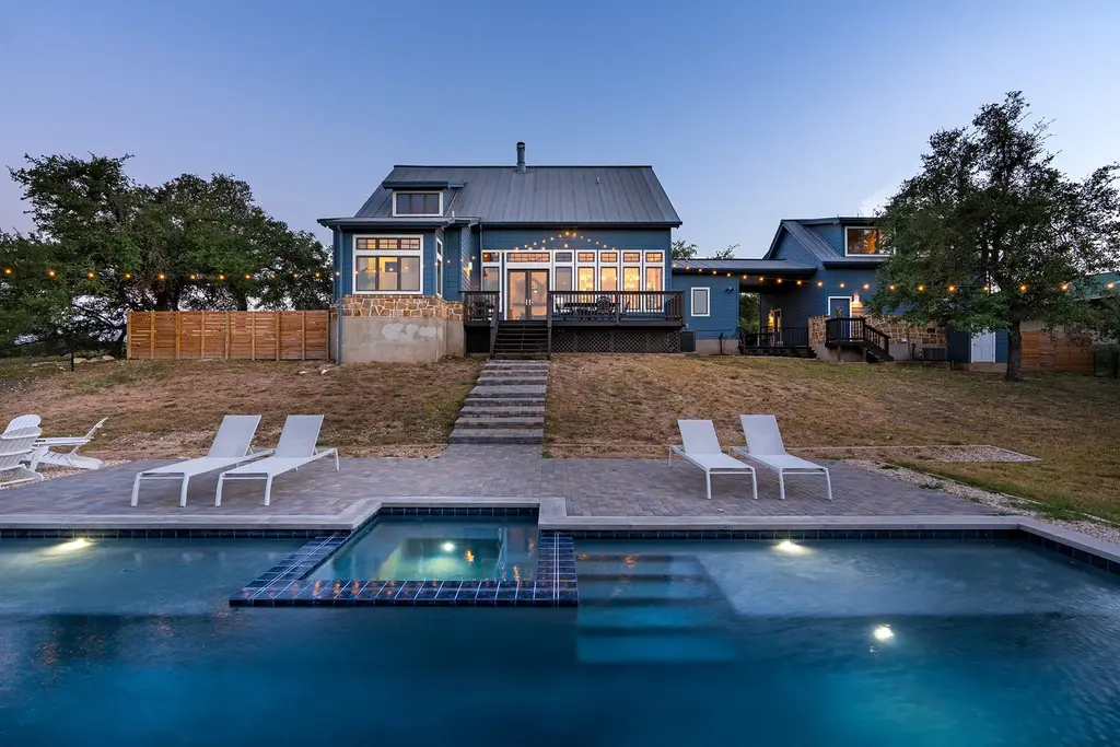 10512 Lake Park Drive, Dripping Springs