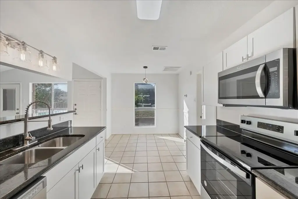 421 Fantail Loop B, Lakeway
