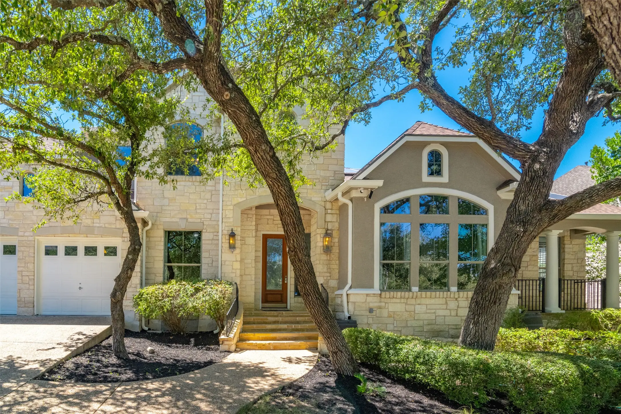 Photo of Listing #1695940