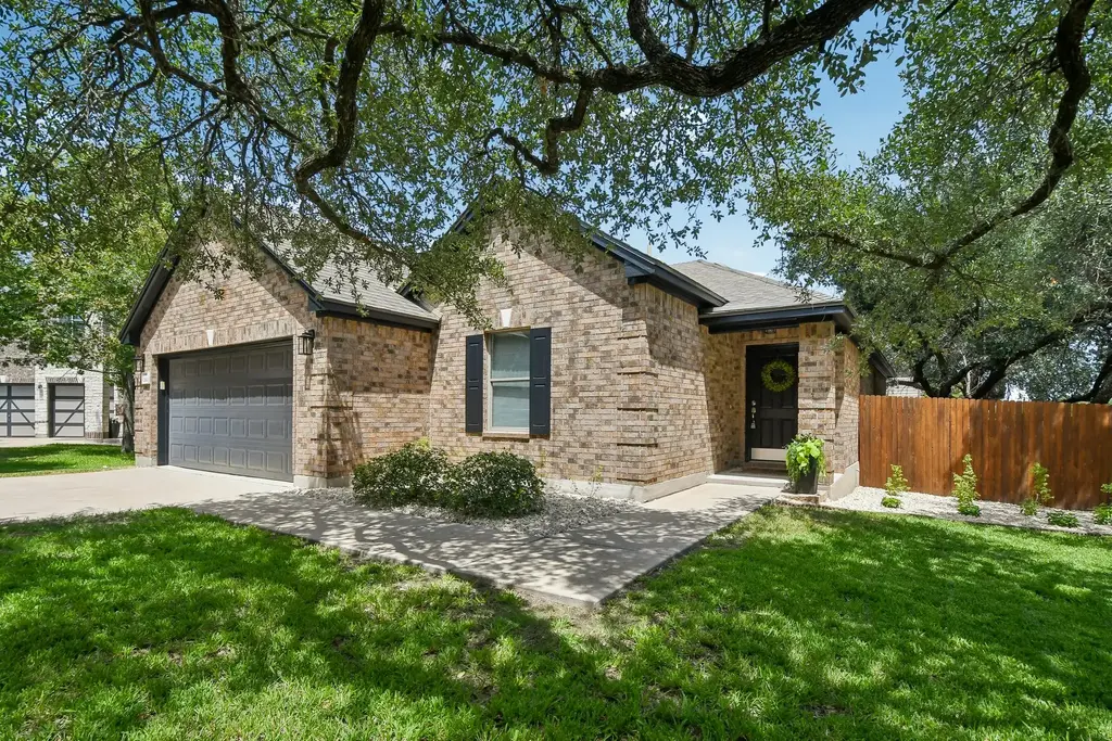 200 Thomas Cove, Leander