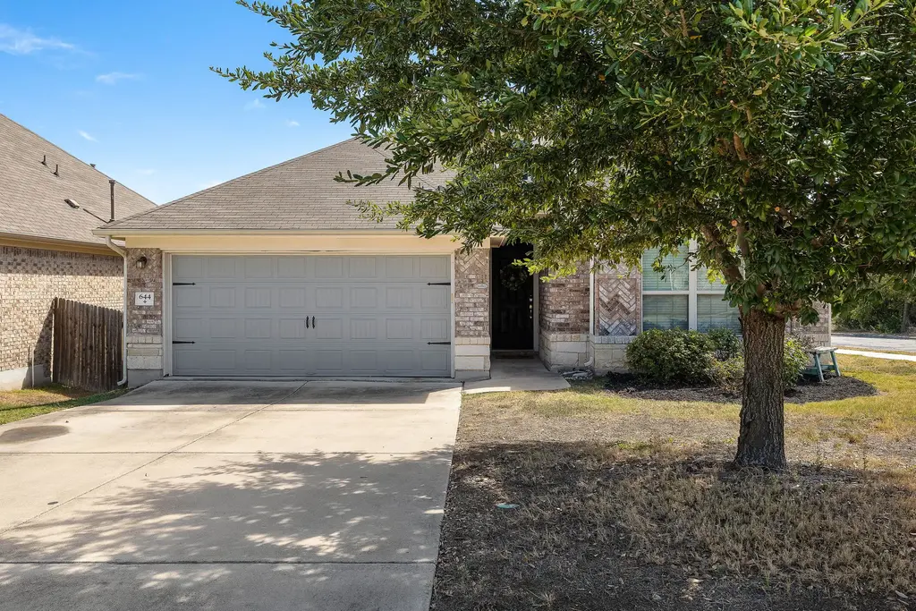 644 Peregrine Way, Leander