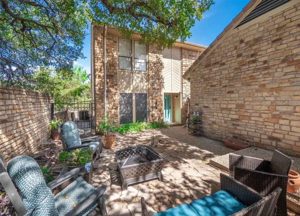 706-a Clayton Nolen Drive, Horseshoe Bay