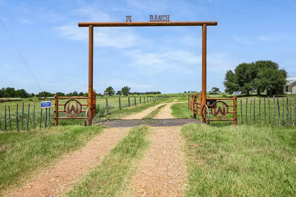 1170 Private Road 3241, Lincoln