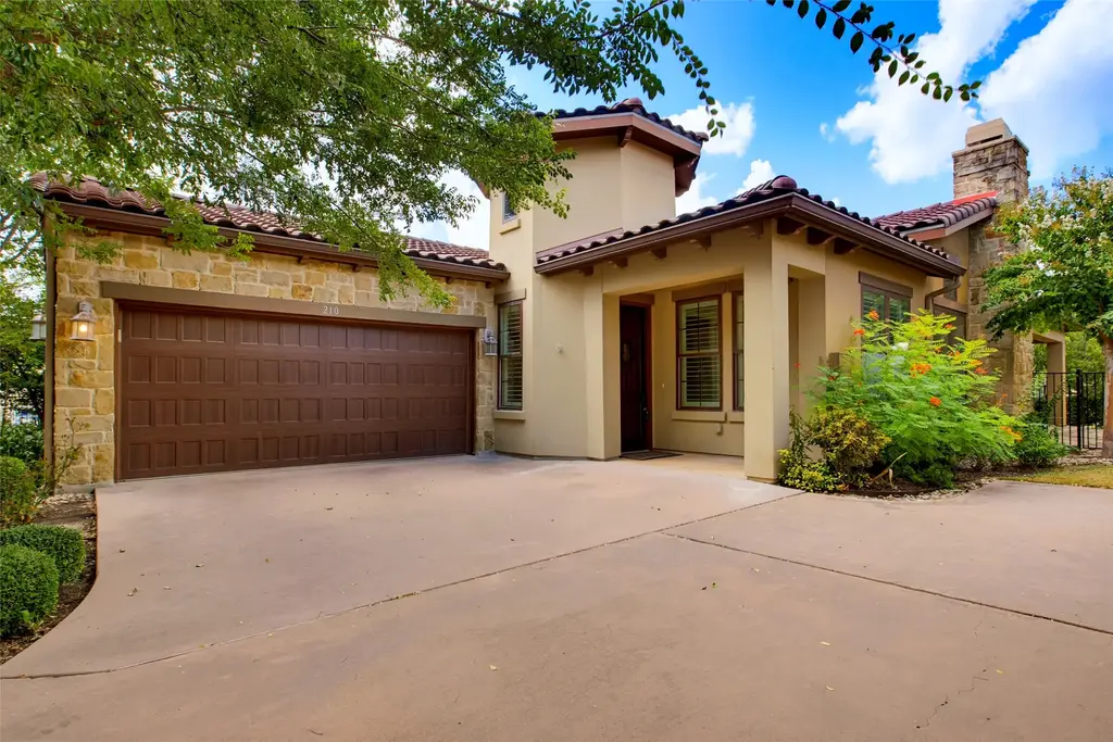 210 Versilia Circle, Lakeway