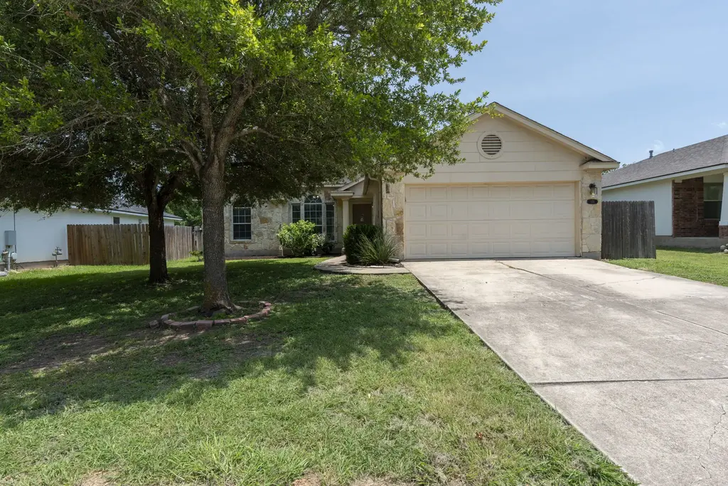 136 Atlantis, Kyle
