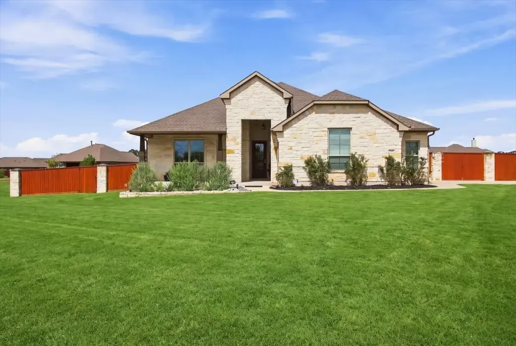 285 Chisholm Trail, Bastrop