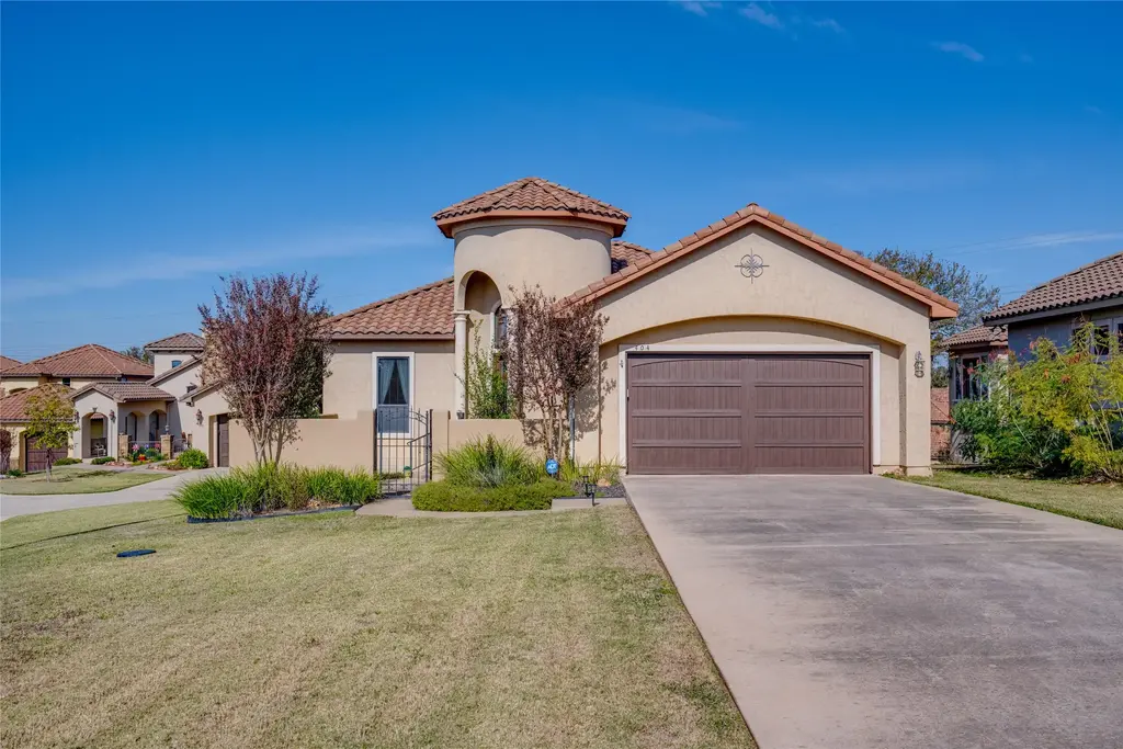 404 Bendito Way, Marble Falls