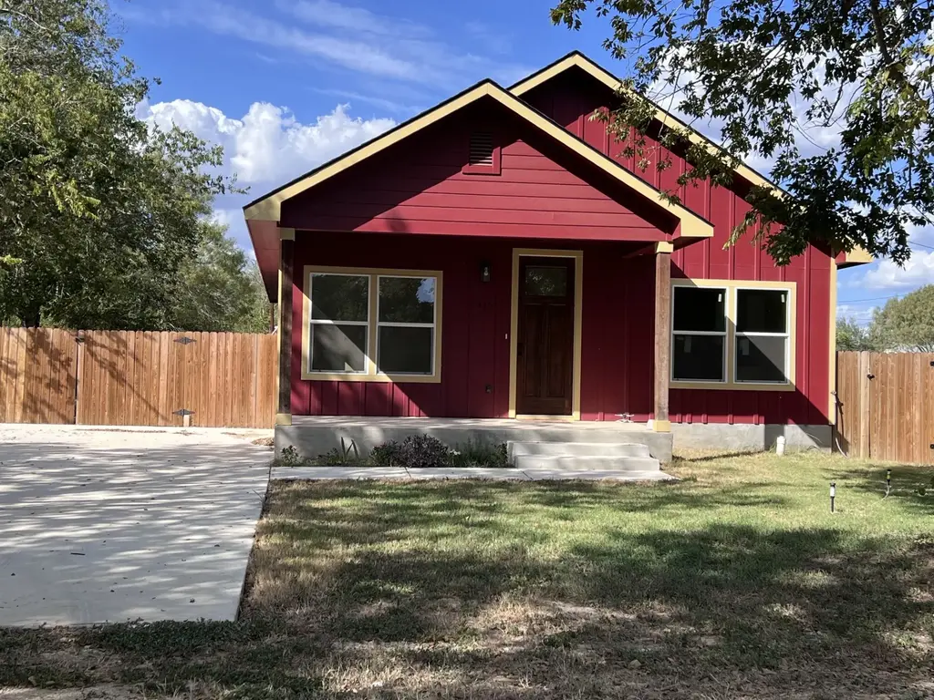 410 W Trinity Street, Luling