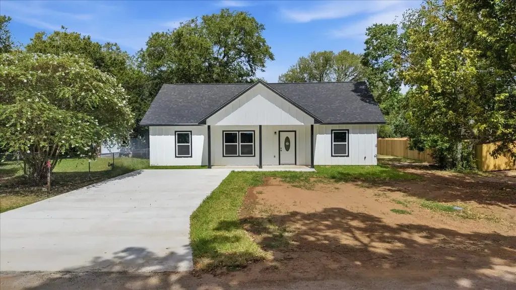 304 Lee Street, Smithville