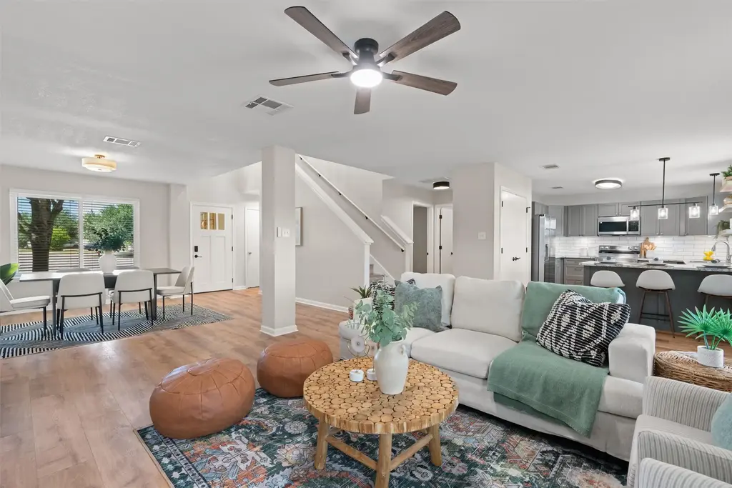 724 Lavaca Loop, Elgin