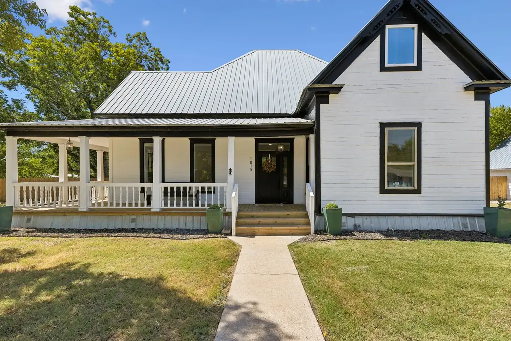 1015 W Clark Street, Bartlett