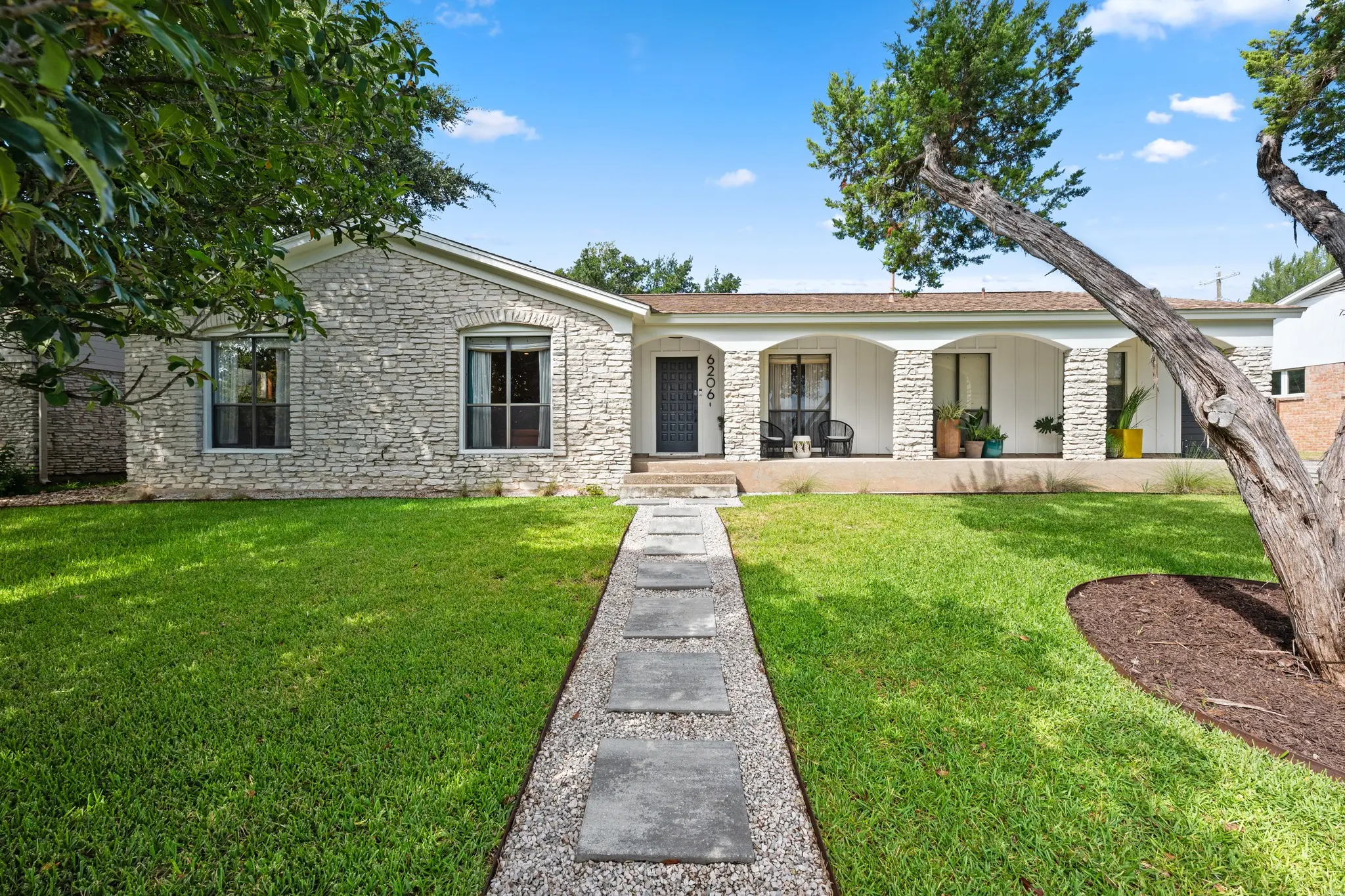 Photo of Listing #3445657