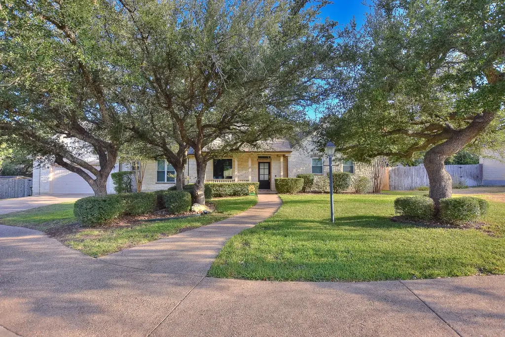 111 Pecos Court, Georgetown