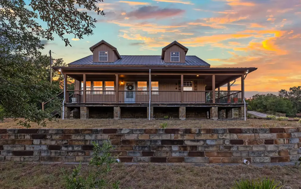 3204 Tabletop Mountain Drive, Spicewood