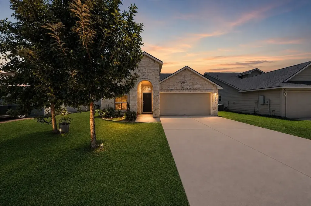 12913 Pealing Way, Manor