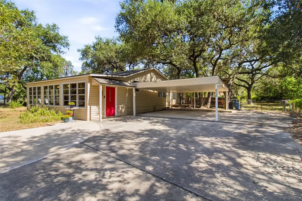 606 Harmons Way, San Marcos