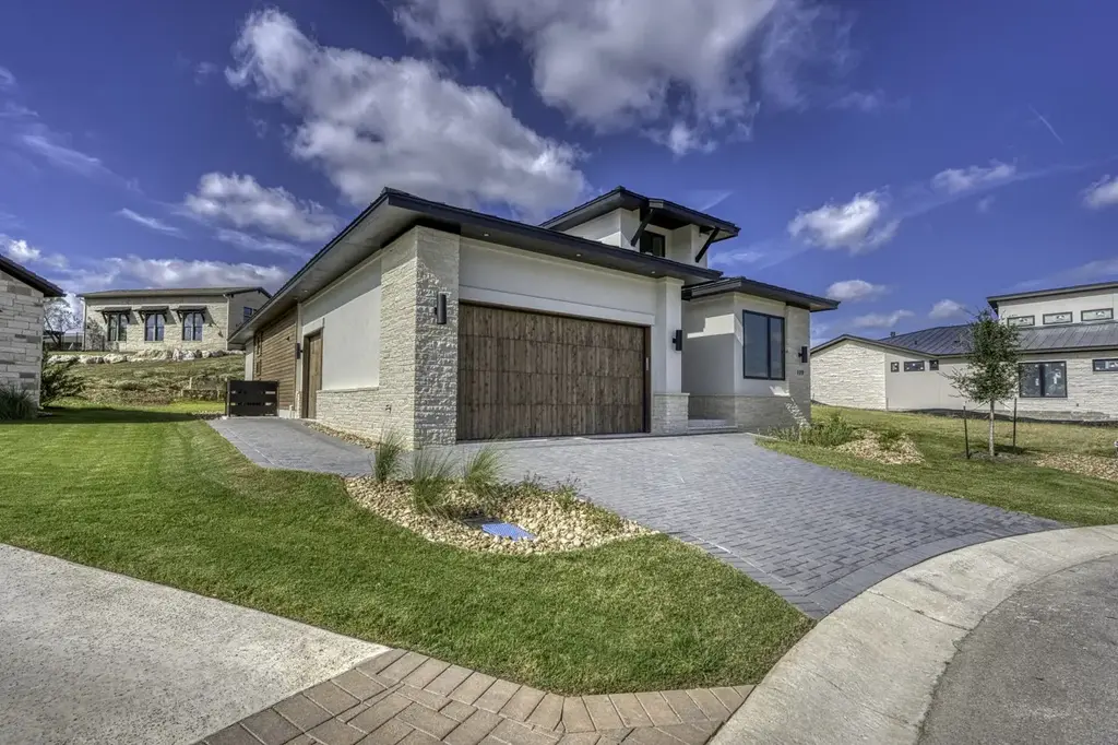 119 Via Roma Court, Horseshoe Bay