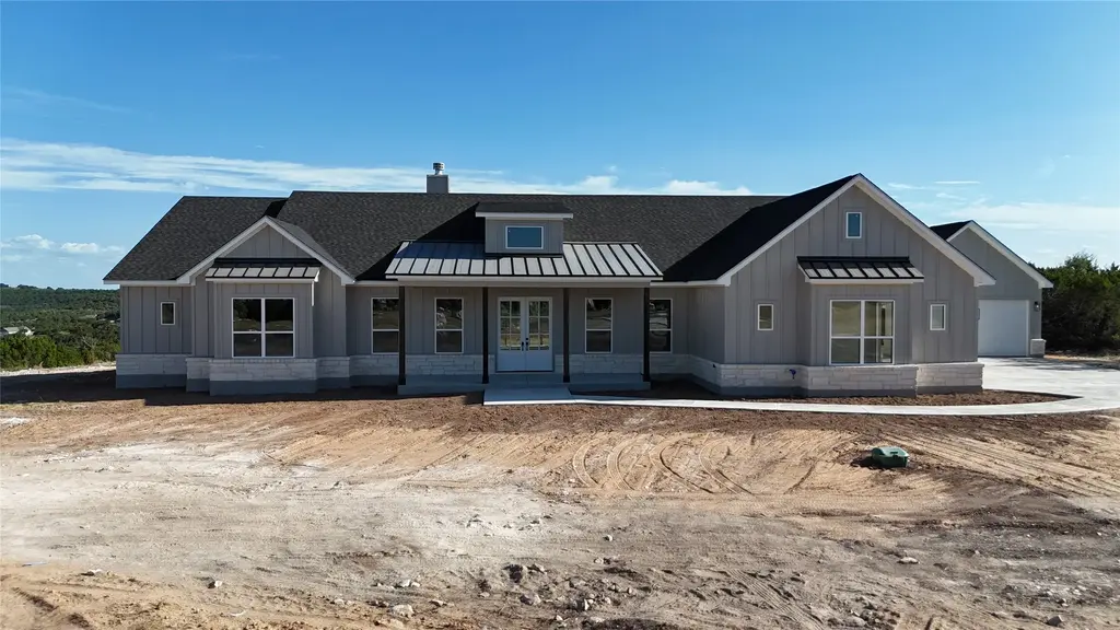 2209 Whitewater Drive, Bertram