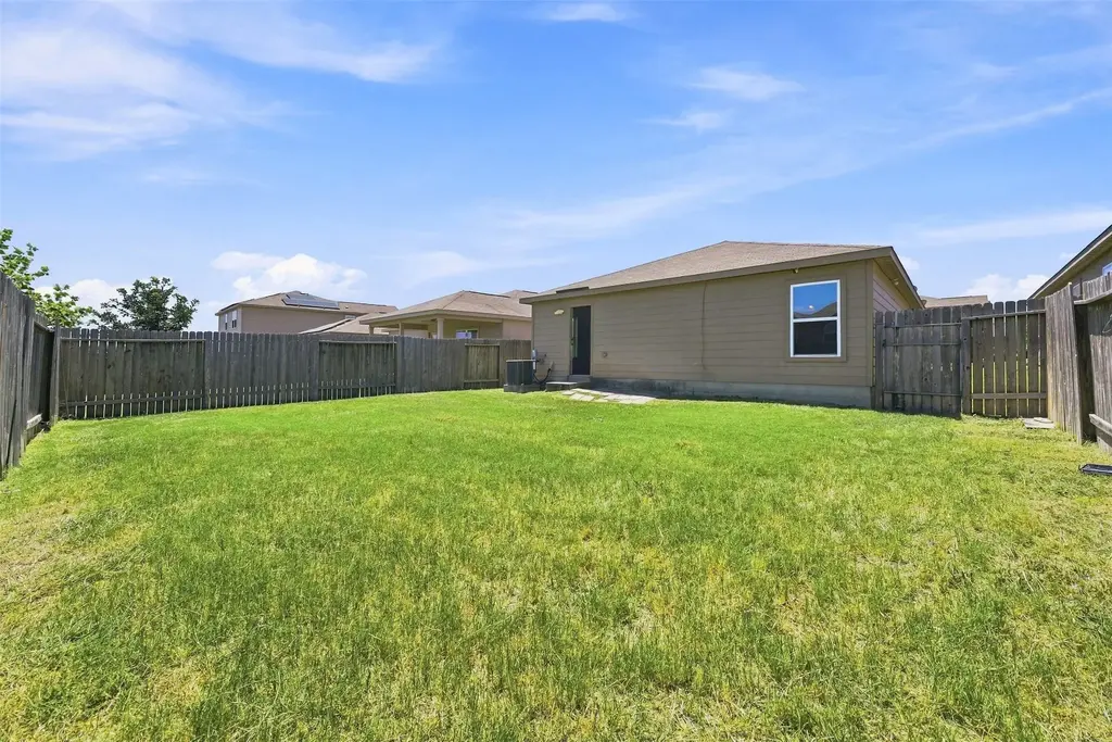 360 Farmer Lane, Jarrell