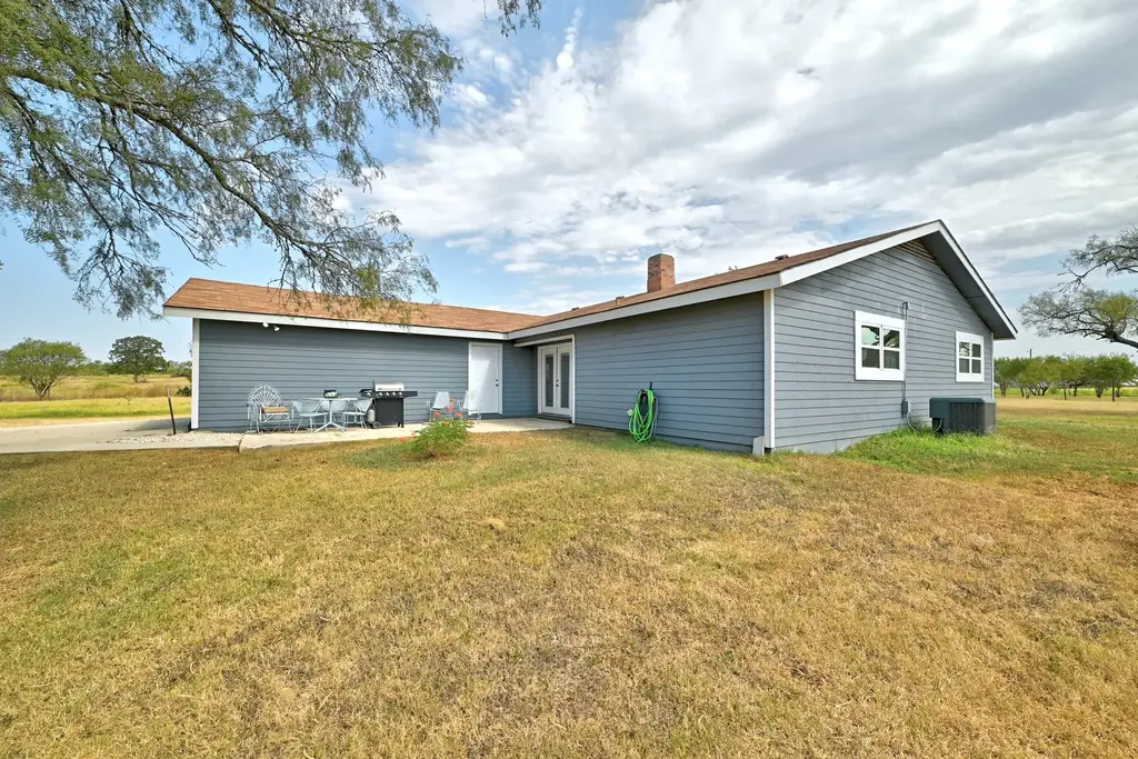 311 Salt Lake Road, Luling