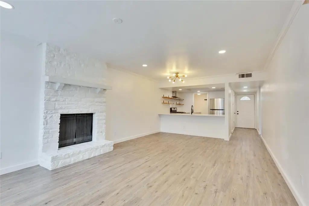 6910 Lovely Lane, Austin