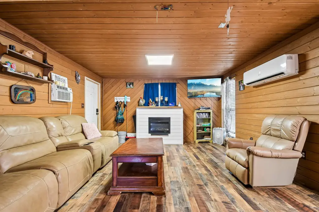 126 Market Street, Bastrop