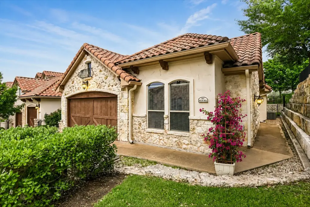 207 Enclave Circle, Horseshoe Bay