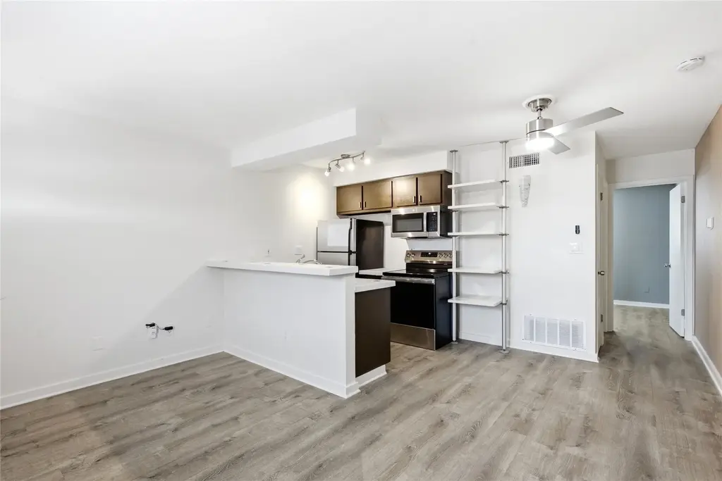 2302 E Side Drive 18, Austin