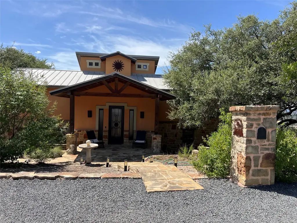 400 N Ronay Drive, Spicewood