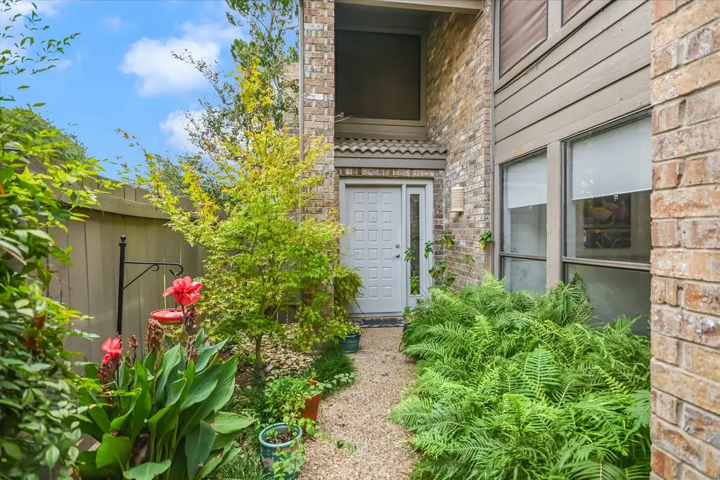 5813 Back Court, Austin