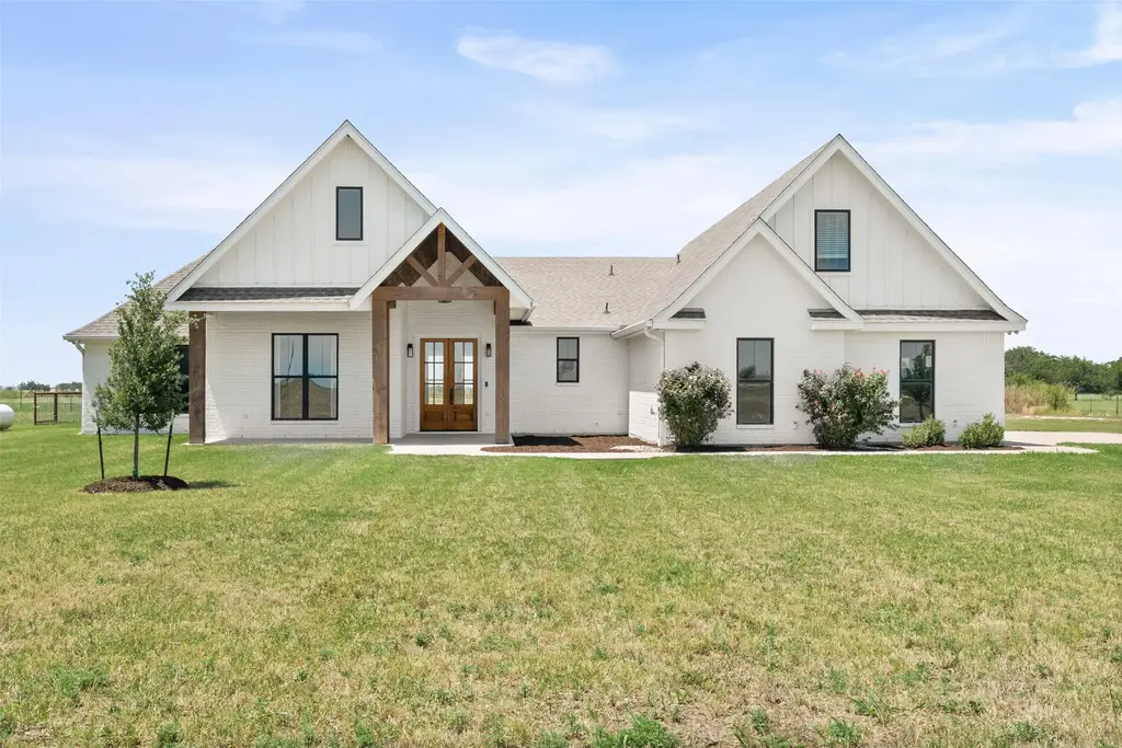 1060 Hackberry Road, Salado