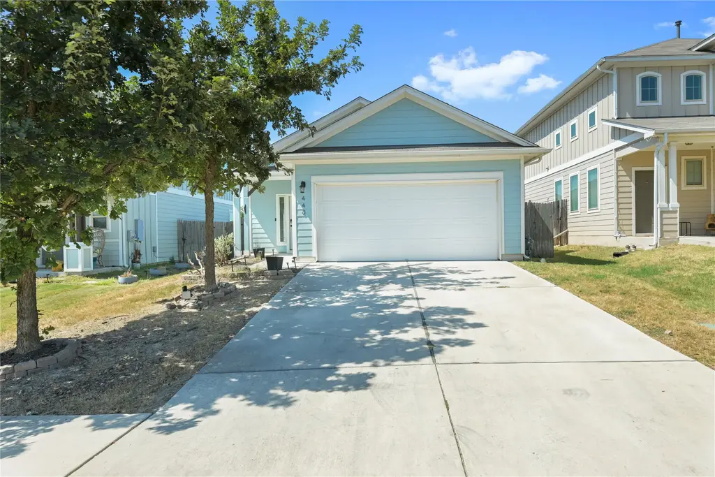448 Triumph Road, Buda