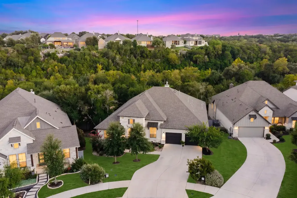 129 Hollytree Court, Georgetown