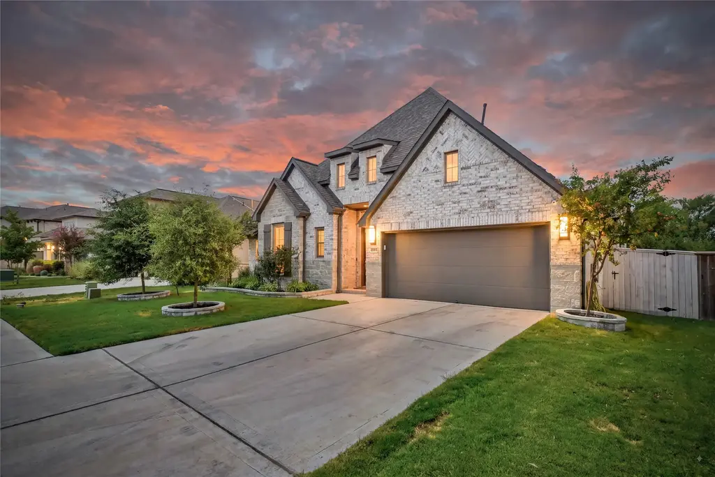 14808 Kira Lane, Manor