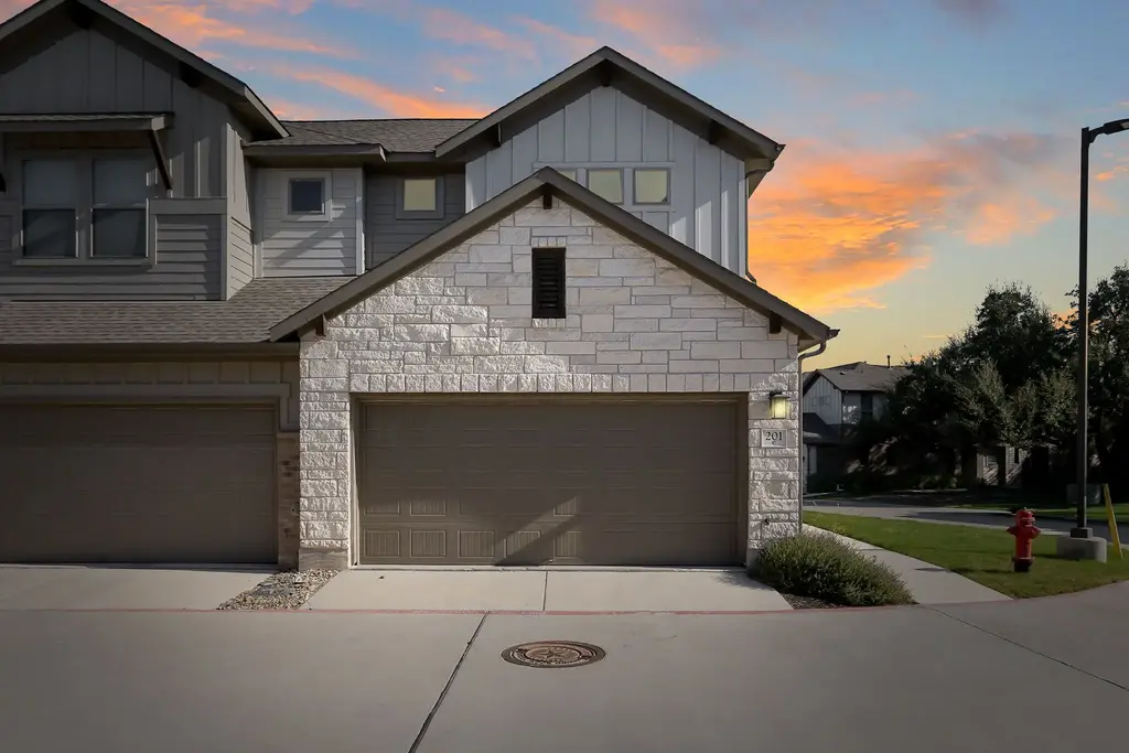 2500 Forest Creek Drive 201, Round Rock