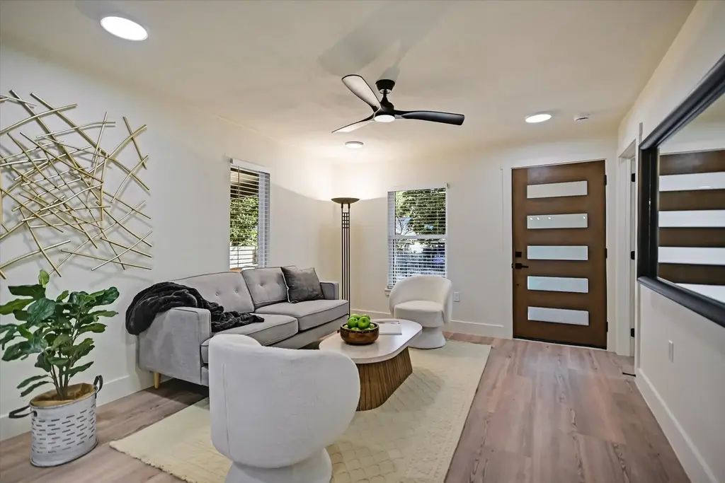 2406 Santa Maria Street, Austin