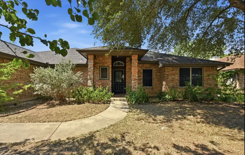 1068 Memorial Circle, New Braunfels