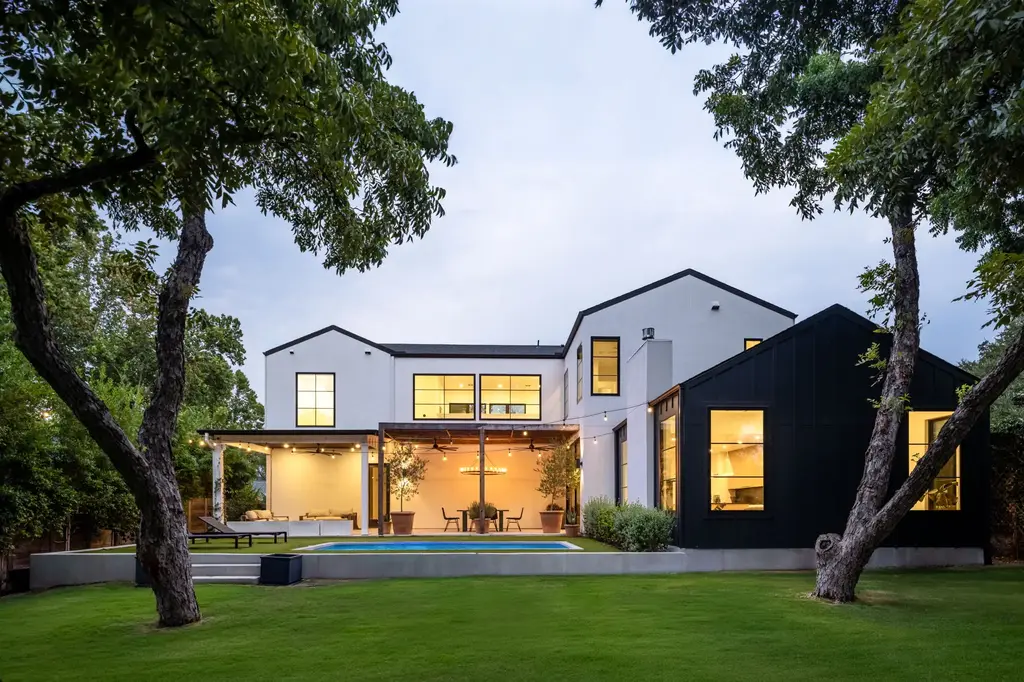 907 Karen, Austin