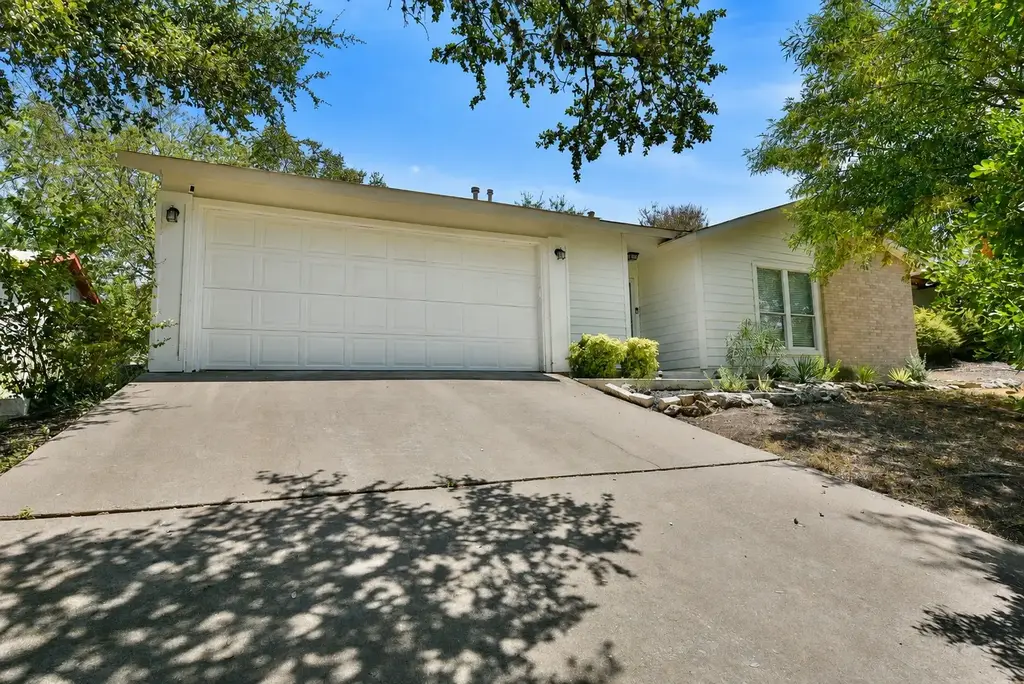8411 Romney Road, Austin