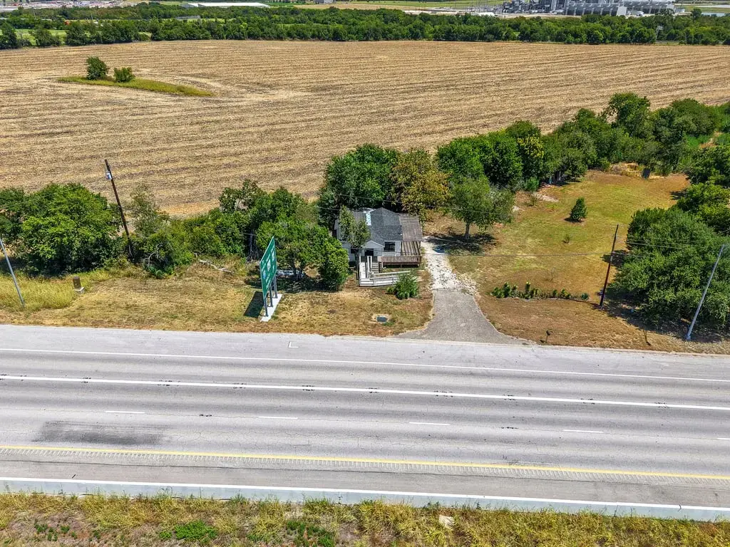 2500 E Highway 36, Temple