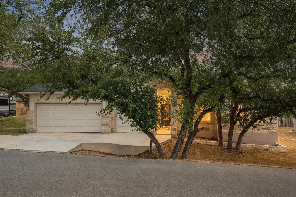 21208 Santa Rosa Avenue, Lago Vista