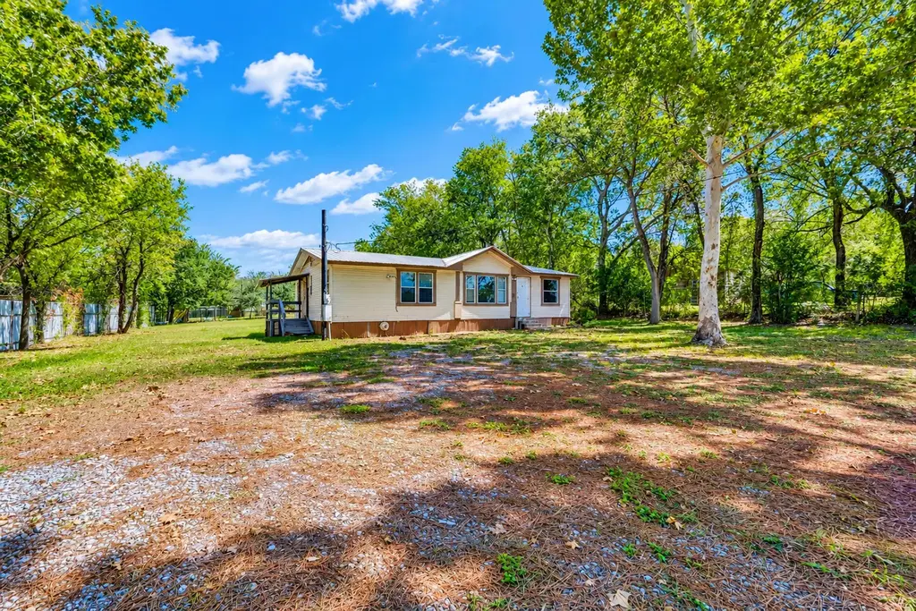262 Highway 290 E, Elgin