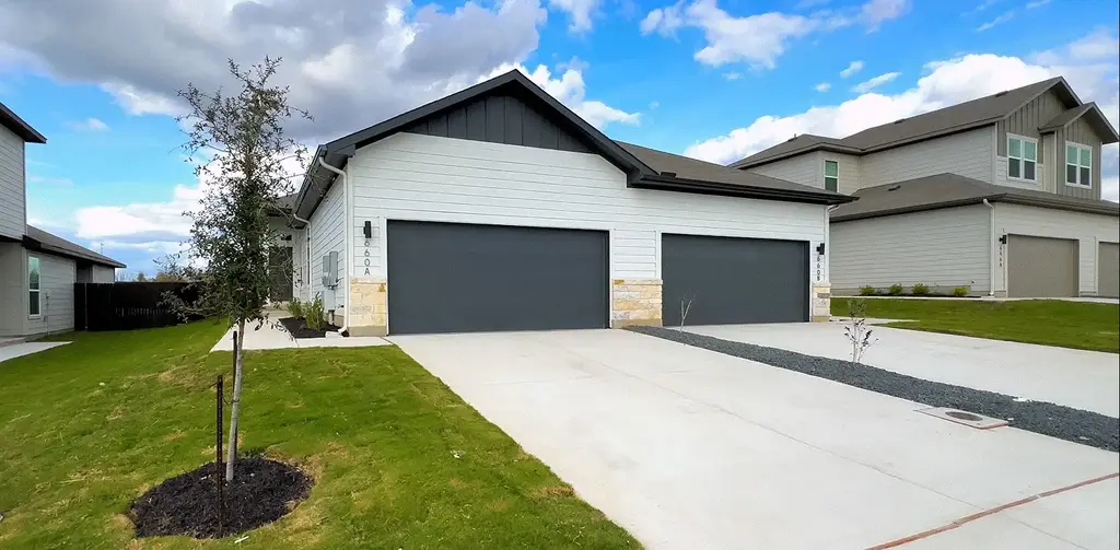 1020 Staglin Street A, Buda