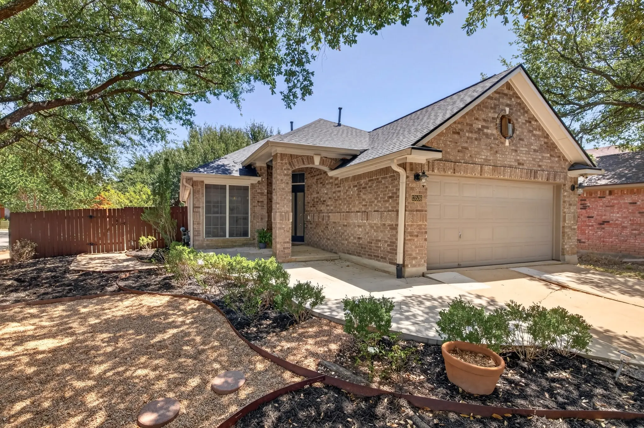Photo of Listing #4911636