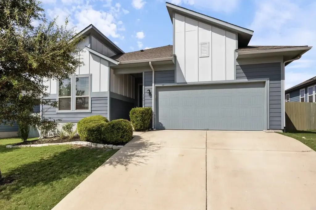 16617 Sumptuous Drive, Manor