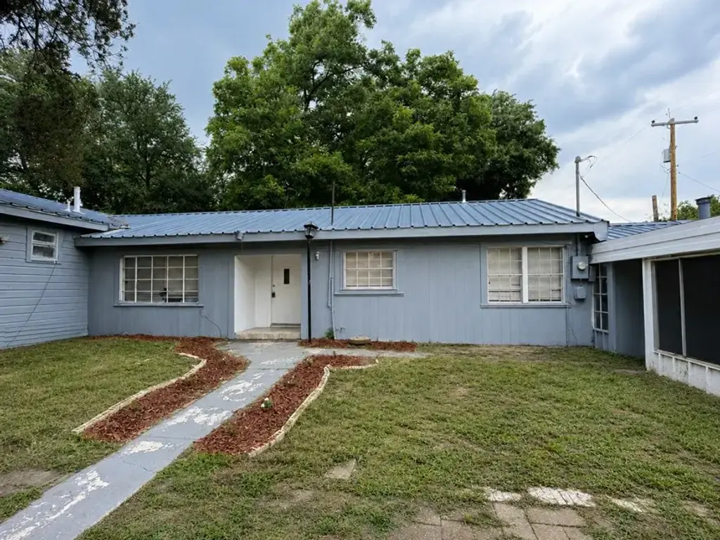 103 W Beaumont, Thrall