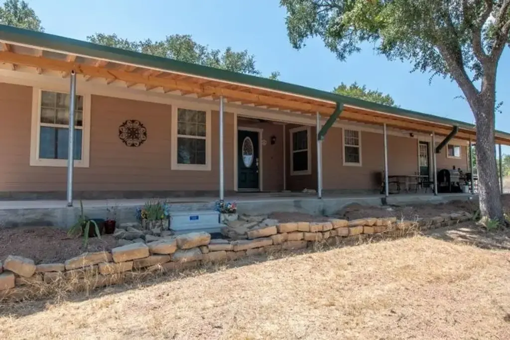 15525 Ranch Road 2241, Tow