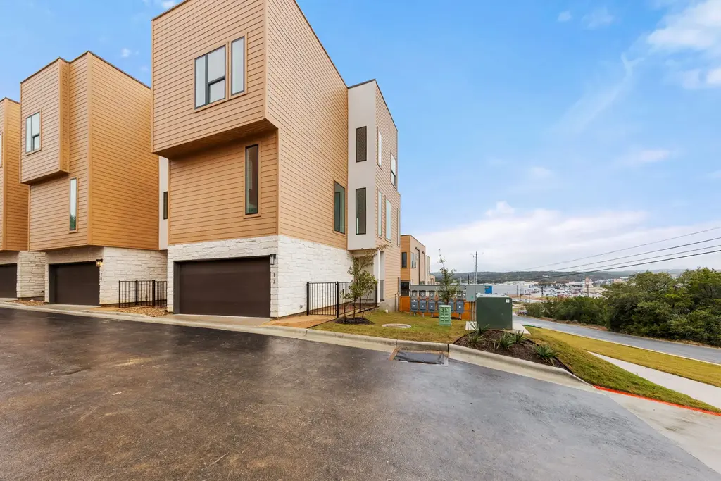 6819 Wolfcreek Pass 17, Austin